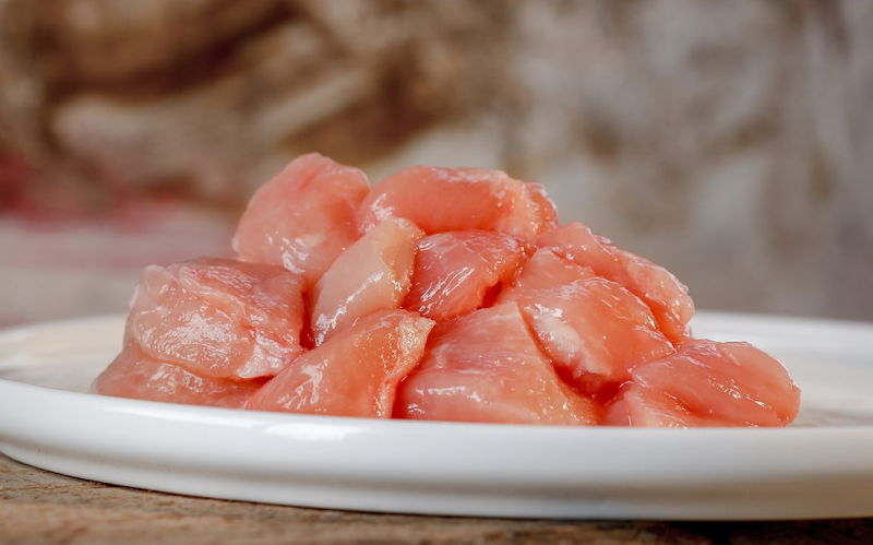 Hühnchenfleisch stückig 1kg -Barfgold